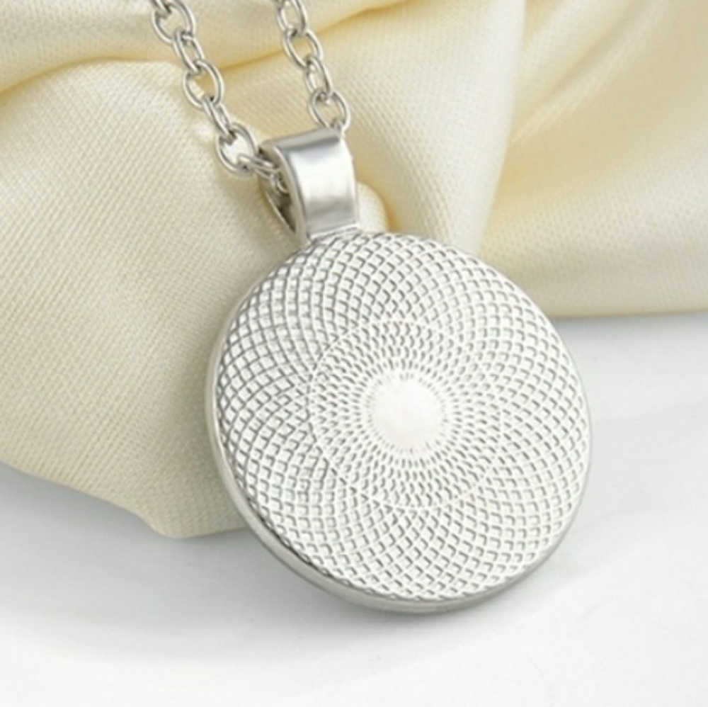 Necklaces - Picture 3 of 4